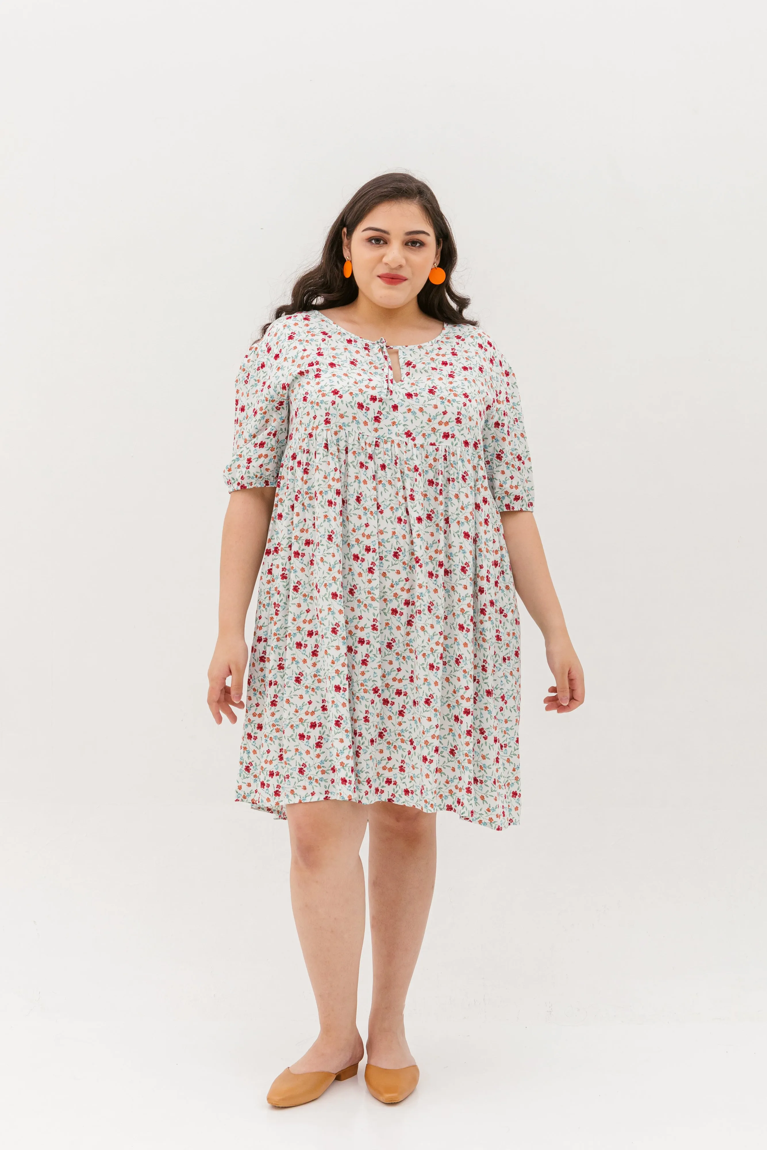 Bridget Tie Neck Keyhole Babydoll Dress In White Floral