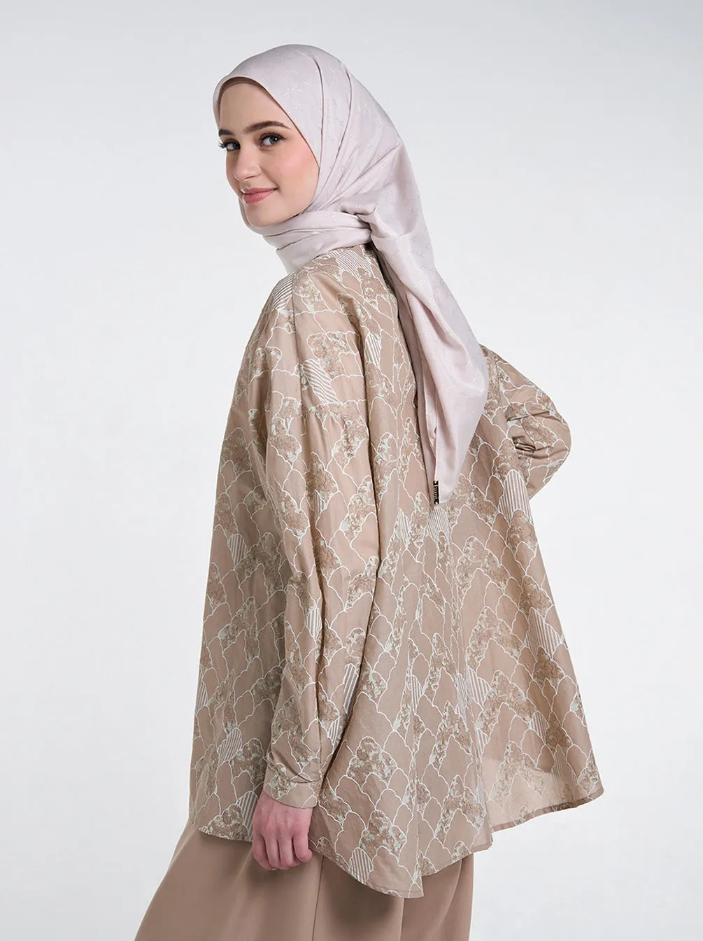 CARINA OVERSIZED TOP MILK TEA