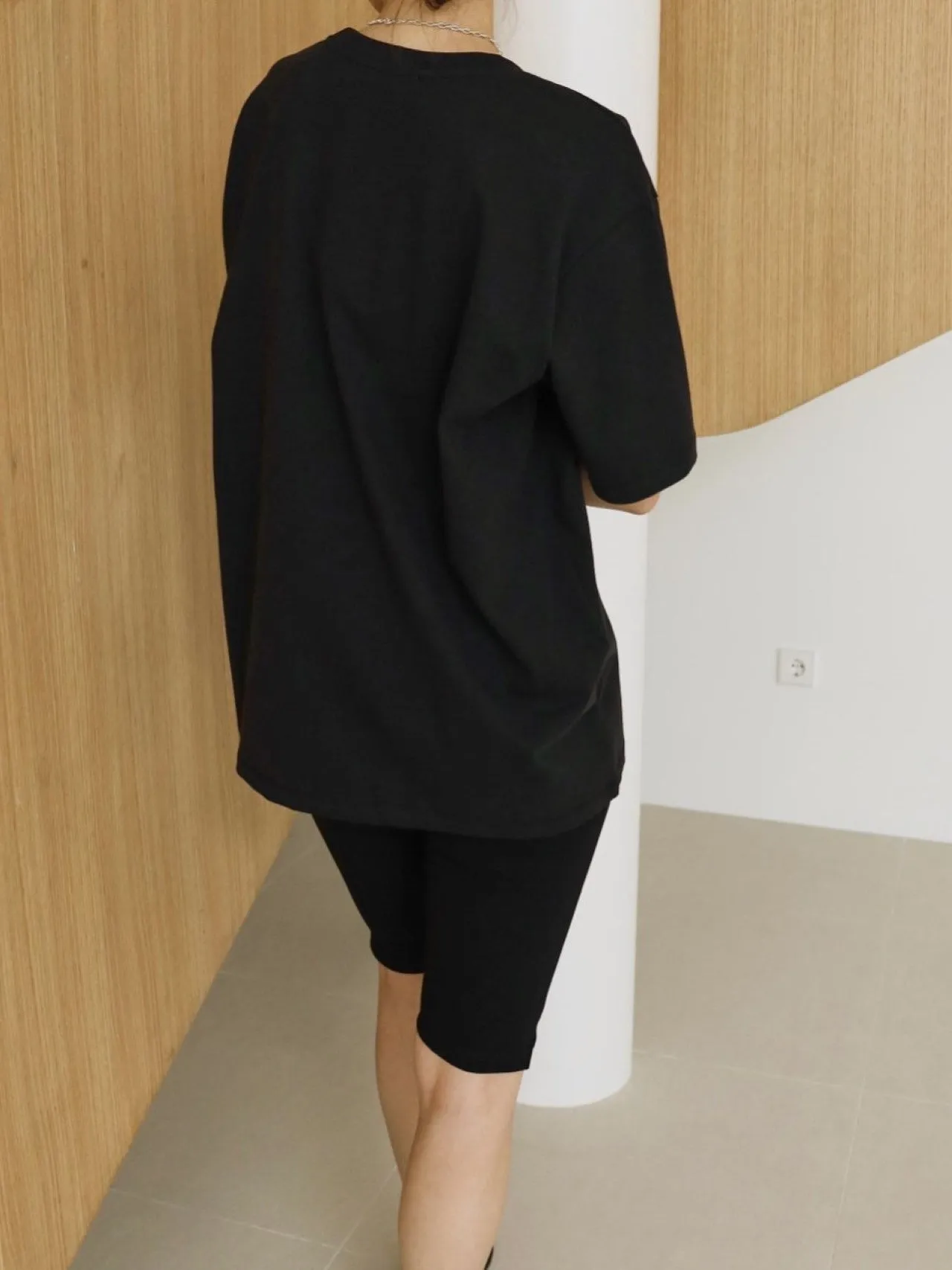 OVERSIZED U-NECK T-SHIRT
