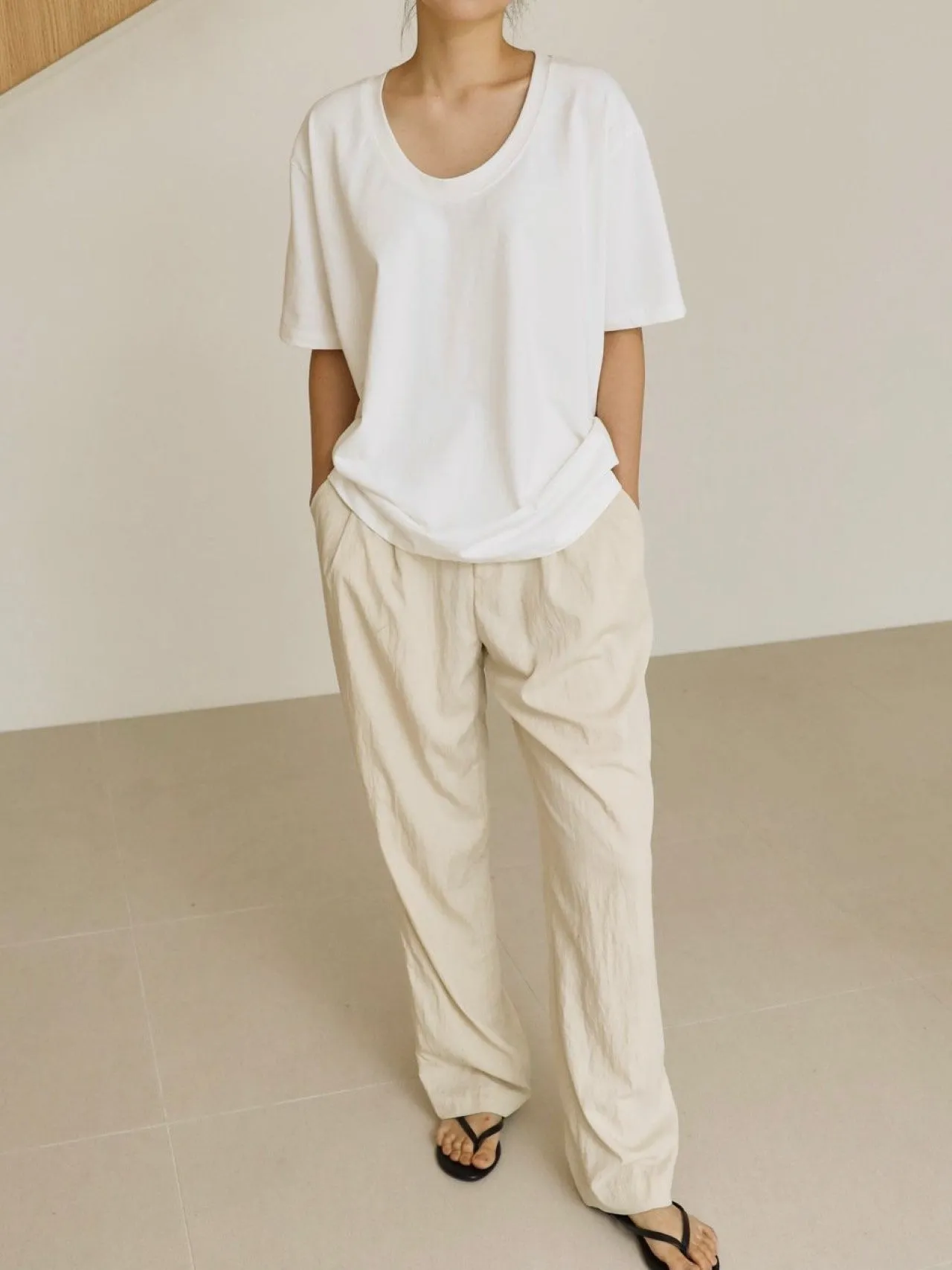 OVERSIZED U-NECK T-SHIRT