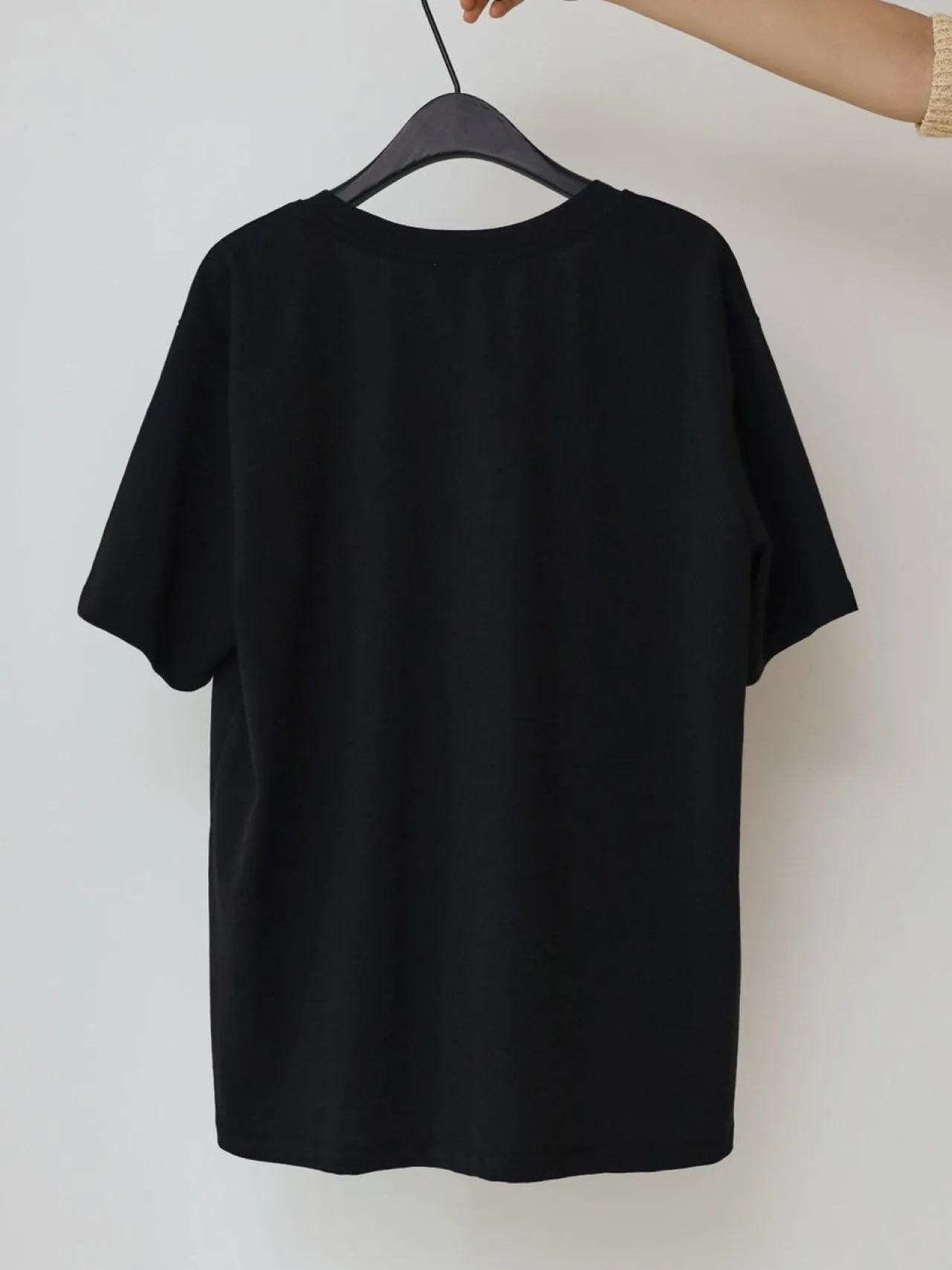 OVERSIZED U-NECK T-SHIRT