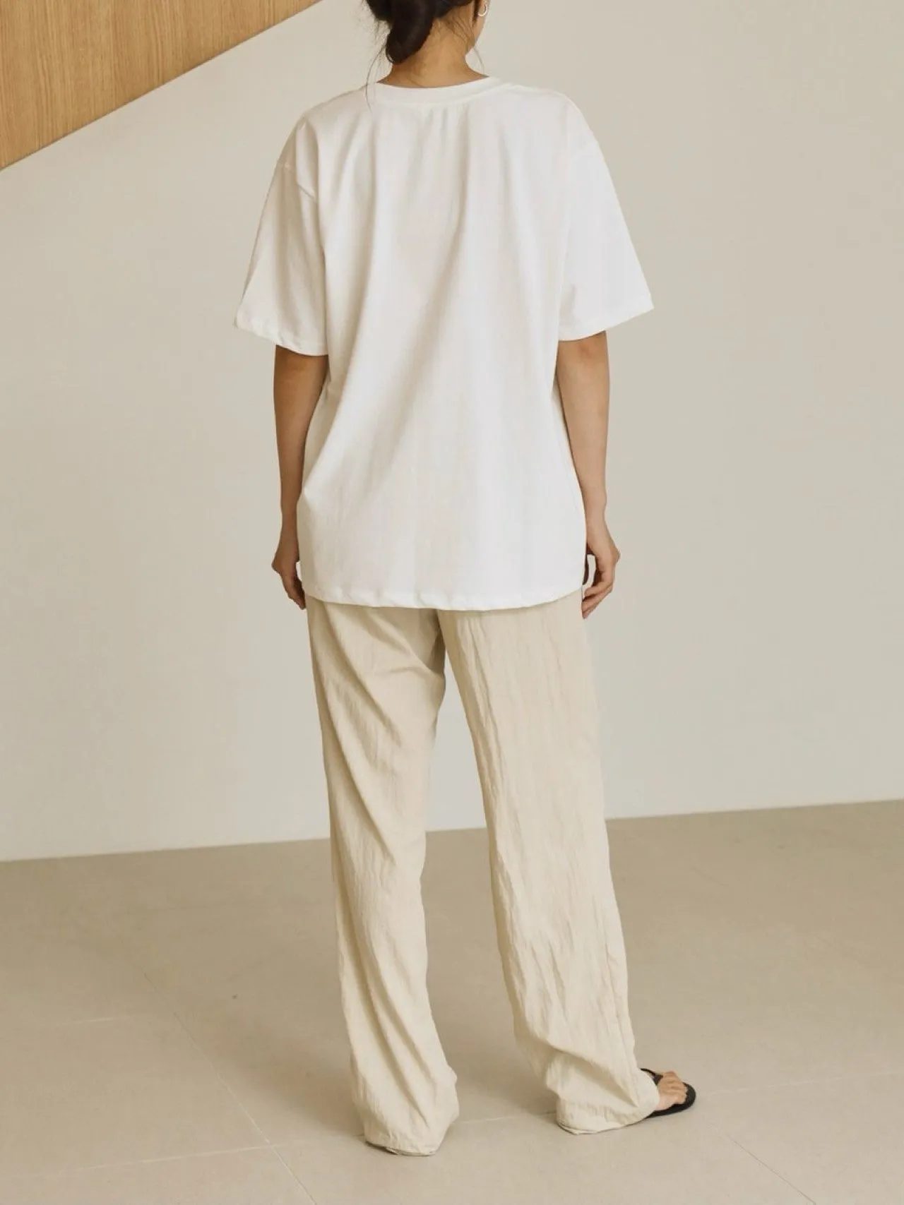 OVERSIZED U-NECK T-SHIRT