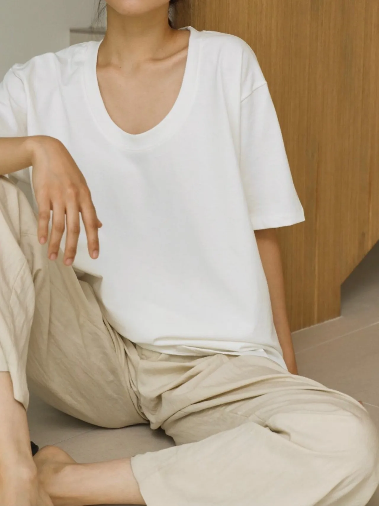 OVERSIZED U-NECK T-SHIRT