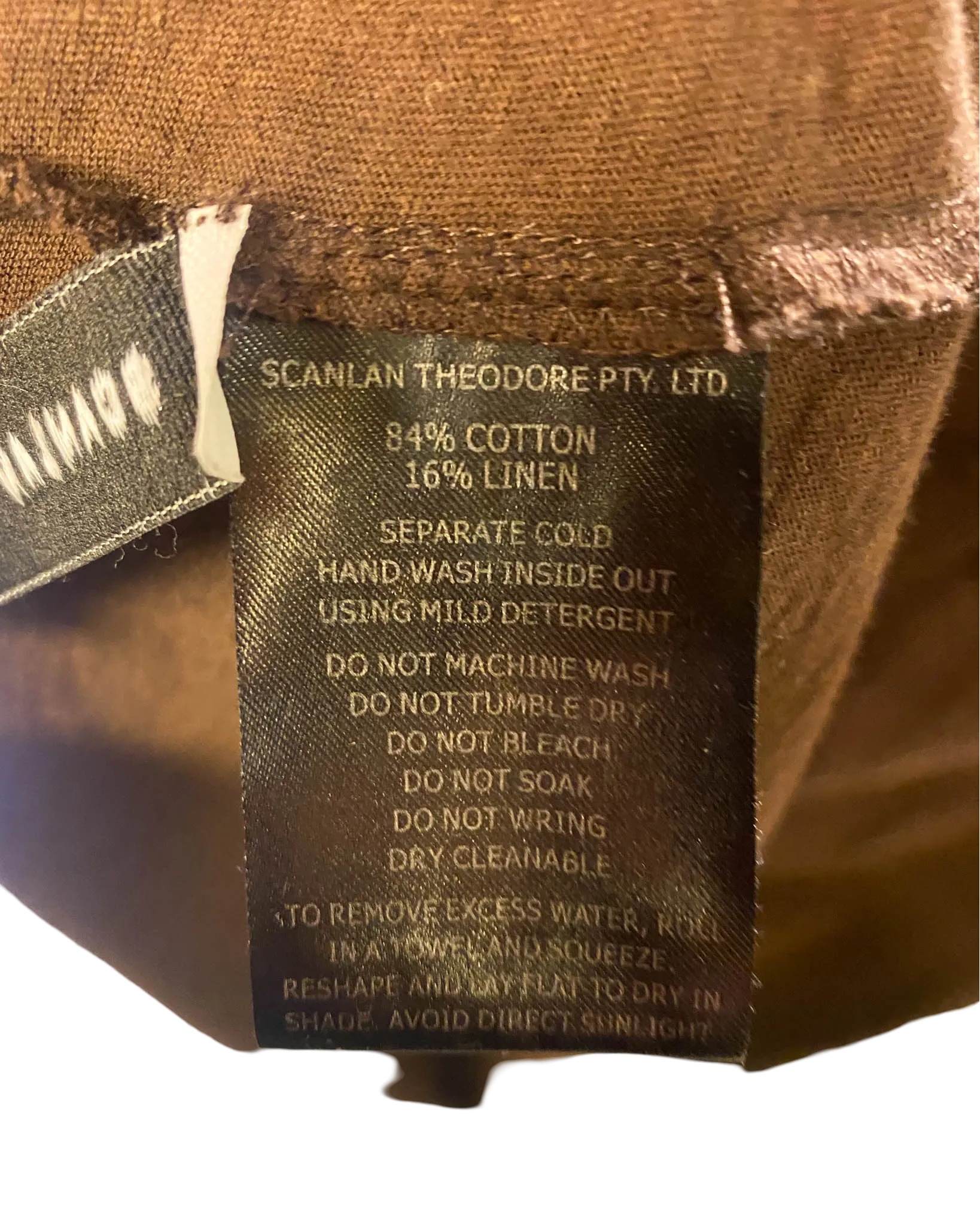 Size M - Scanlan Theodore Keyhole Top