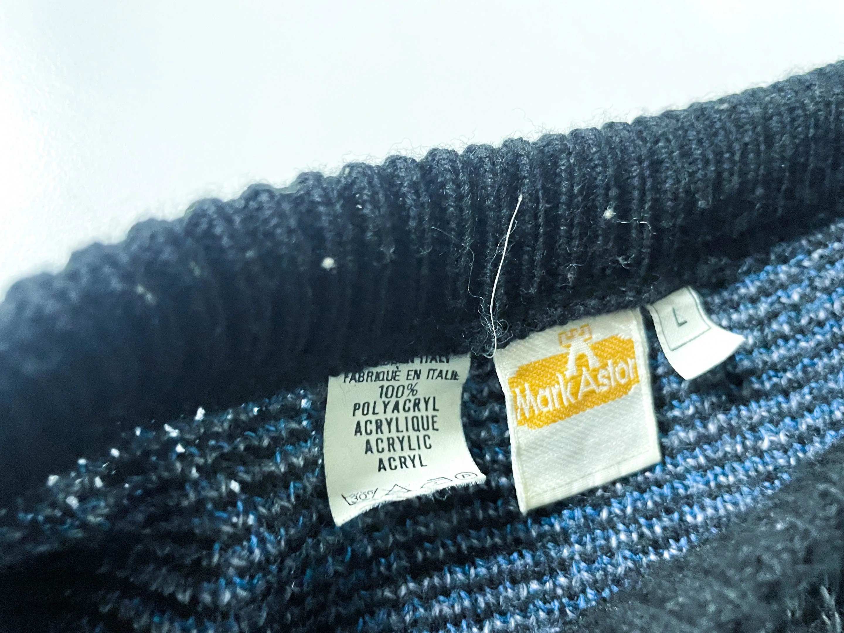Vintage MarkAsion blue geometric print crew neck knitted 90's sweater in L|L26 W20| SKU 3986