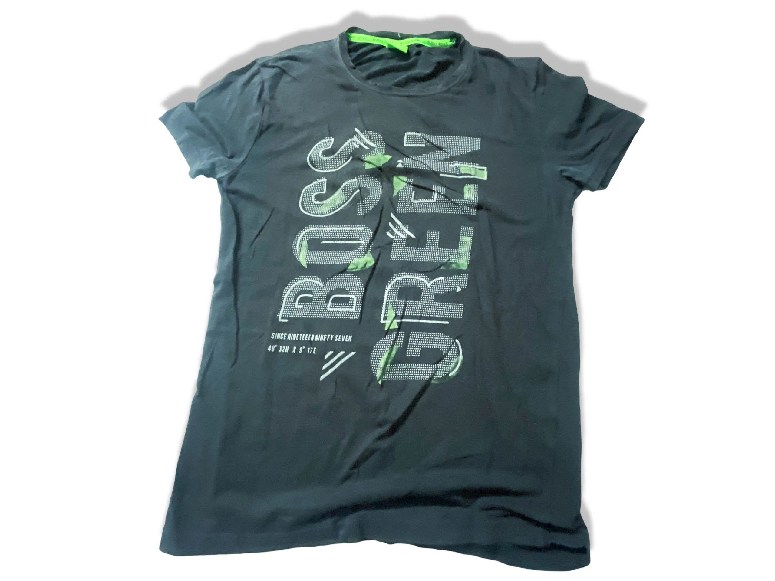 Vintage men's black Hugo Boss Graphics small tees|L26 W18| SKU 3903