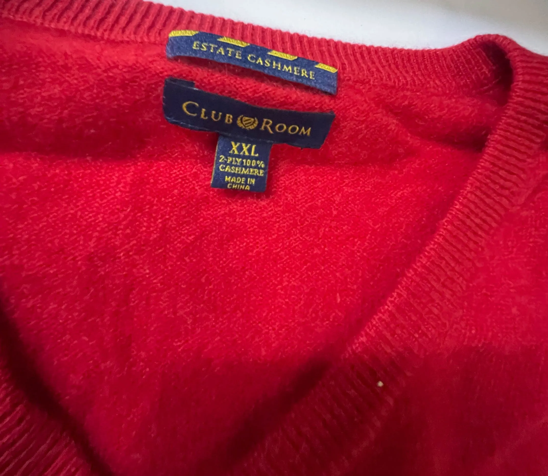 Vintage Men's red Club & room estate cashmere V-neck sweatshirt in XXL|L29W27|SKU 3923